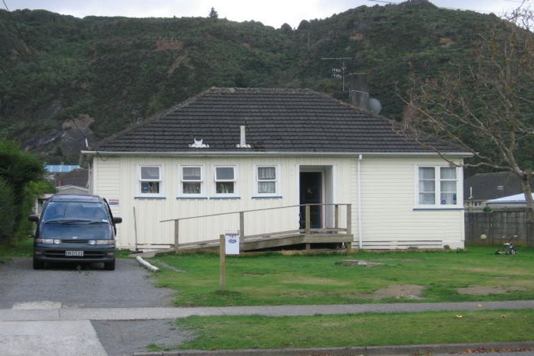 Photo of property in 141 Molesworth Street, Taita, Lower Hutt, 5011