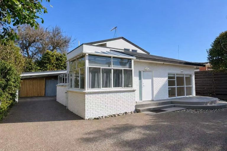 Photo of property in 13a King Richard Place, Browns Bay, Auckland, 0630