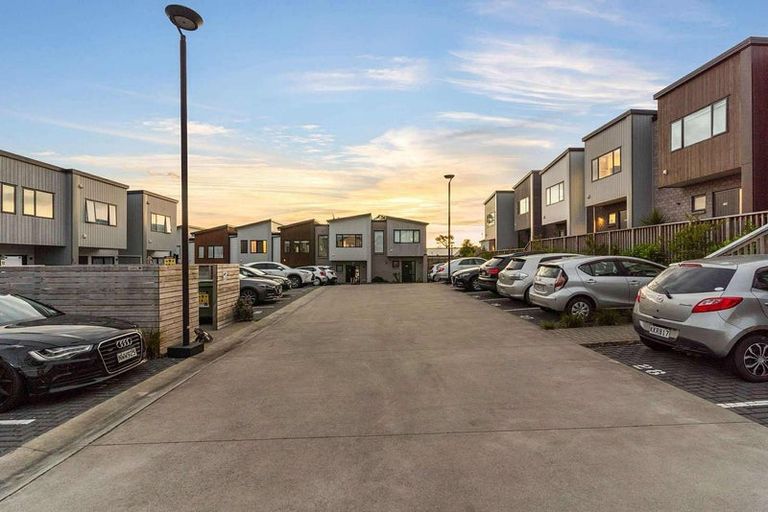 Photo of property in 136c Tiriwa Drive, Massey, Auckland, 0614