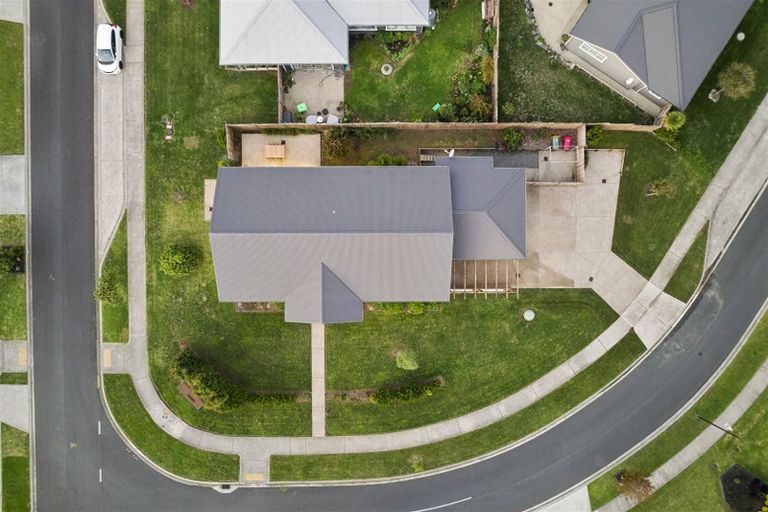 Photo of property in 24 Malbec Place, Huapai, Kumeu, 0810