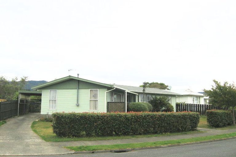 Photo of property in 50 Aniseed Grove, Timberlea, Upper Hutt, 5018