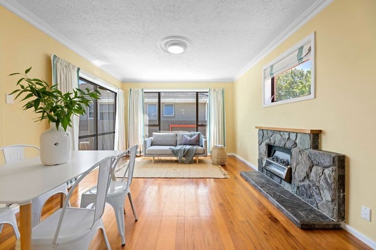 Photo of property in 12 Fairmont Place, Hornby, Christchurch, 8042