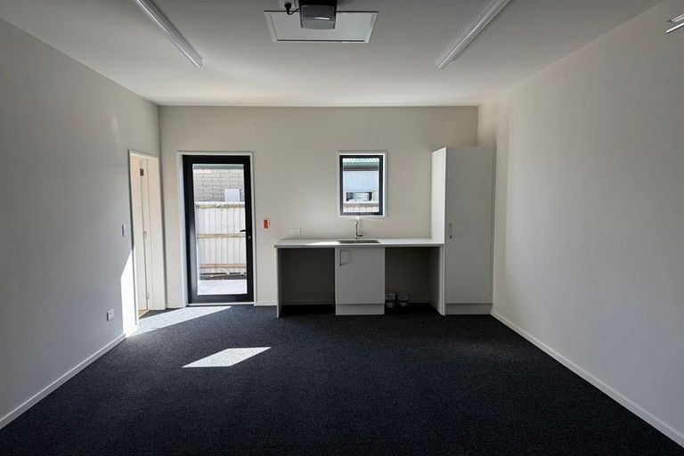 Photo of property in 90 Nursery Road, Phillipstown, Christchurch, 8011