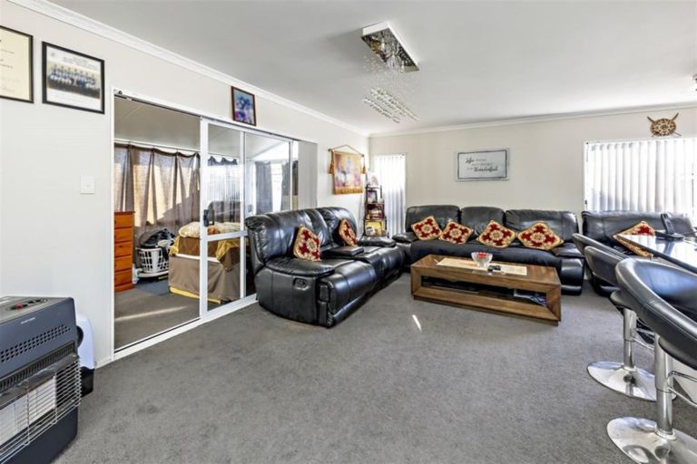 Photo of property in 2/21 Gloucester Road, Manurewa, Auckland, 2102