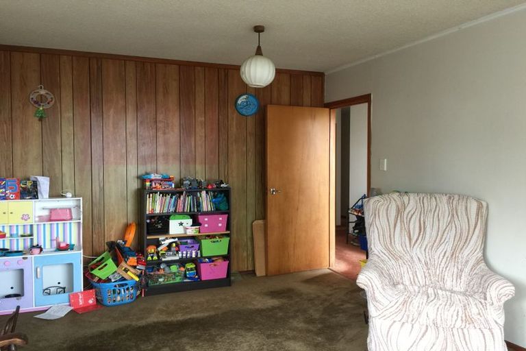 Photo of property in 34 Kirrie Avenue, Te Atatu South, Auckland, 0610