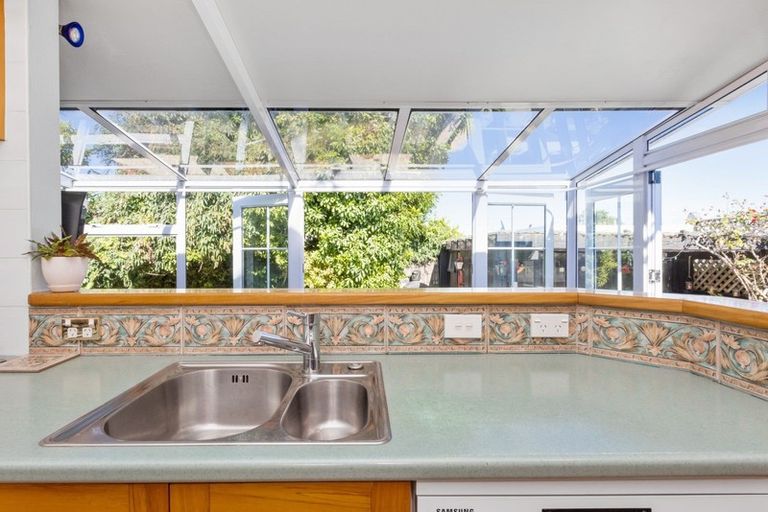 Photo of property in 128 Charles Street, Westshore, Napier, 4110