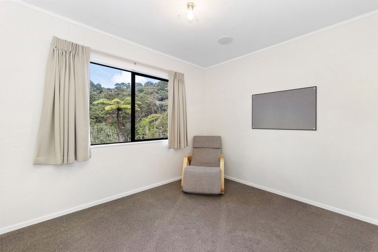 Photo of property in 3b Laingrange Place, Laingholm, Auckland, 0604