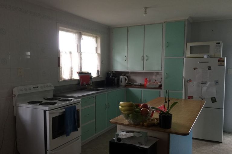 Photo of property in 34 Kirrie Avenue, Te Atatu South, Auckland, 0610