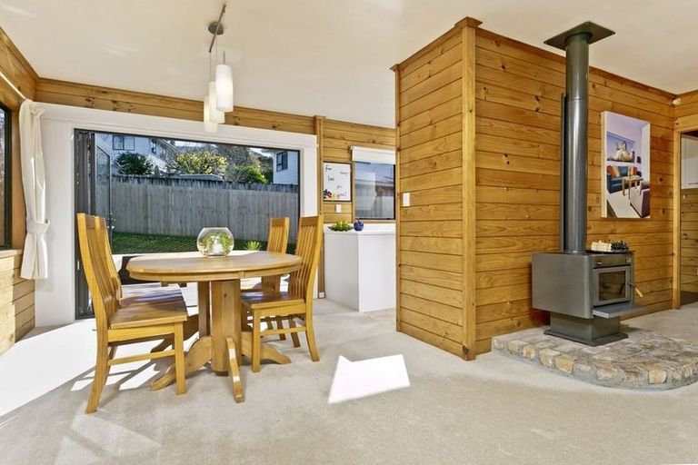 Photo of property in 12 Thalia Place, Totara Vale, Auckland, 0629
