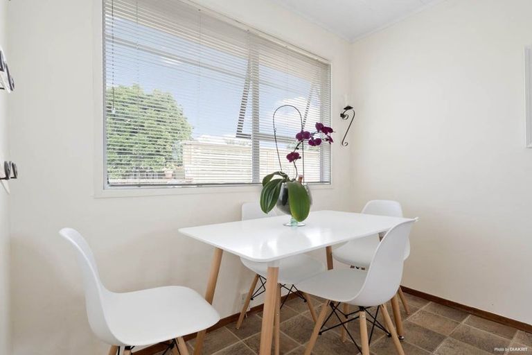 Photo of property in 13 Kereru Place, Half Moon Bay, Auckland, 2012