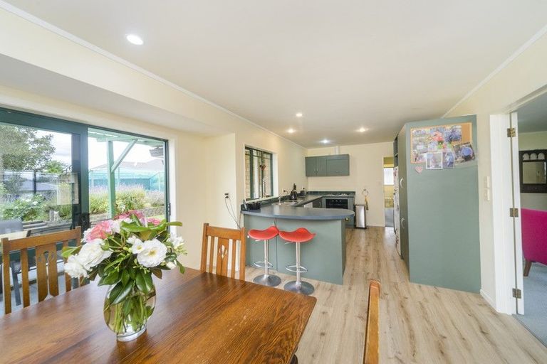 Photo of property in 157 Ruapehu Drive, Fitzherbert, Palmerston North, 4410