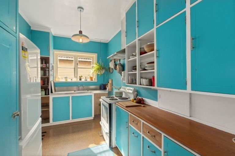 Photo of property in 25 Pirie Crescent, Moera, Lower Hutt, 5010