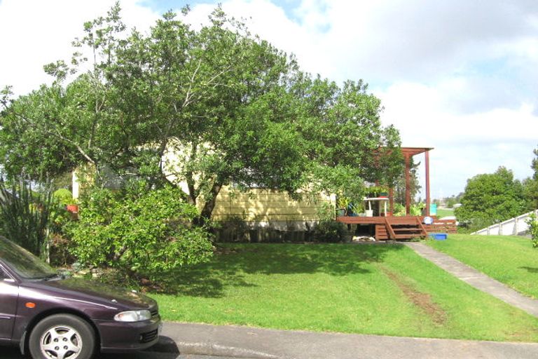 Photo of property in 111 Kemp Road, Massey, Auckland, 0614