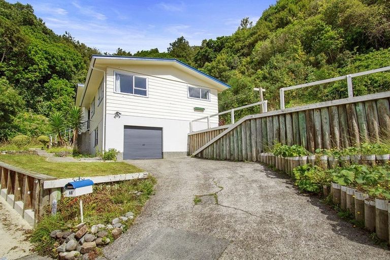 Photo of property in 18 Westhaven Drive, Tawa, Wellington, 5028