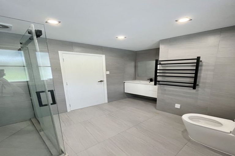 Photo of property in 42 Tiroroa Avenue, Te Atatu South, Auckland, 0610