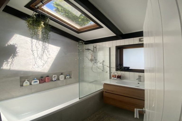 Photo of property in 2/39 Miltonia Avenue, Te Atatu South, Auckland, 0610