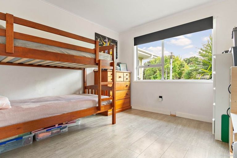 Photo of property in 38 Sylvan Crescent, Te Atatu South, Auckland, 0610