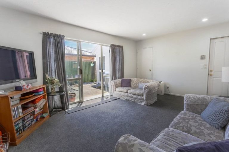 Photo of property in 4/2 Broadbent Street, Riccarton, Christchurch, 8041