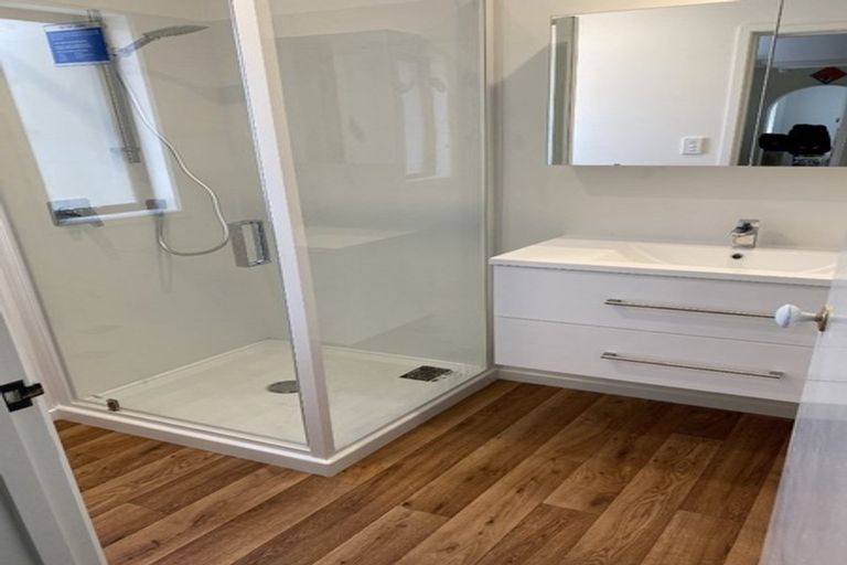 Photo of property in 1/4 Posa Avenue, Henderson, Auckland, 0612