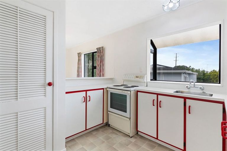 Photo of property in 1/13 Remus Place, Totara Vale, Auckland, 0629