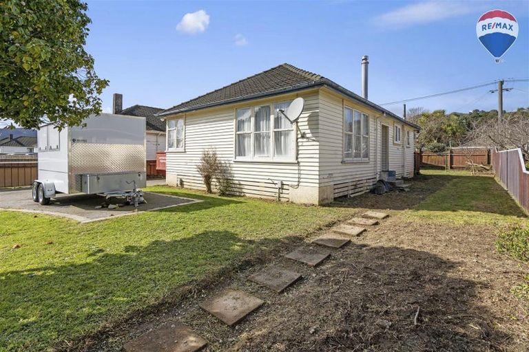 Photo of property in 206 Cambridge Terrace, Naenae, Lower Hutt, 5011