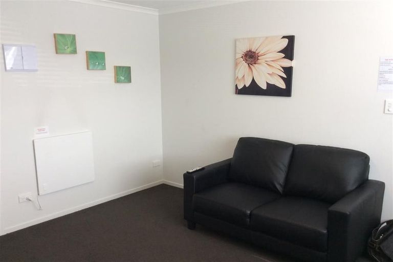 Photo of property in 12 Crescent Court, Melville, Hamilton, 3206