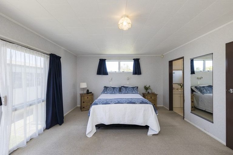 Photo of property in 129 Apollo Parade, Milson, Palmerston North, 4414