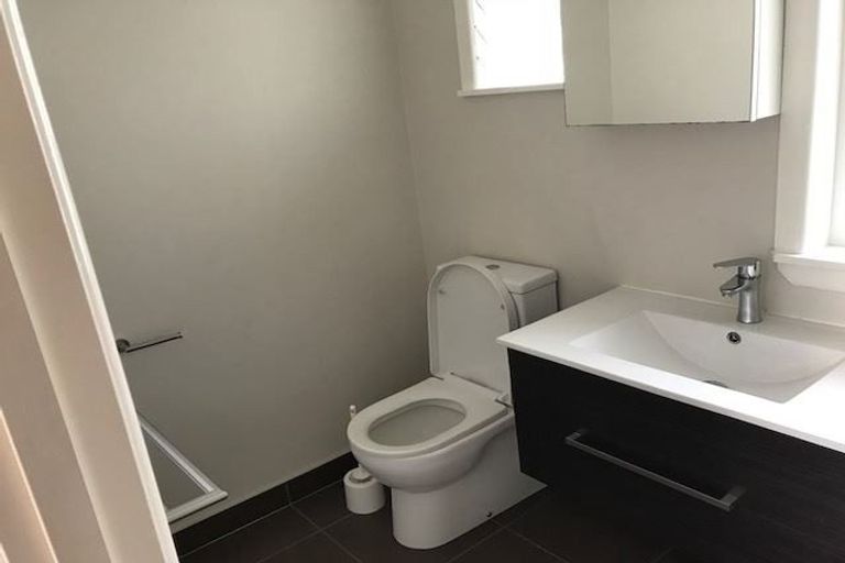 Photo of property in 4/2 Outhwaite Lane, Grafton, Auckland, 1023