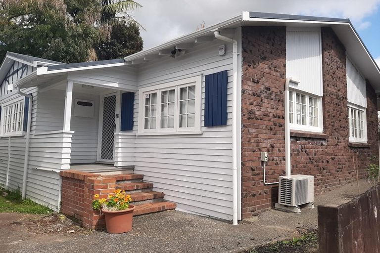 Photo of property in 1/9 Titirangi Road, New Lynn, Auckland, 0600