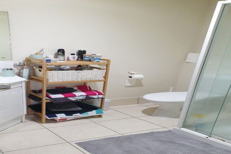 Photo of property in 6 Northcross Drive, Oteha, Auckland, 0632