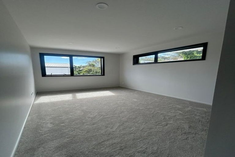 Photo of property in 43 Savoy Road, Glen Eden, Auckland, 0602