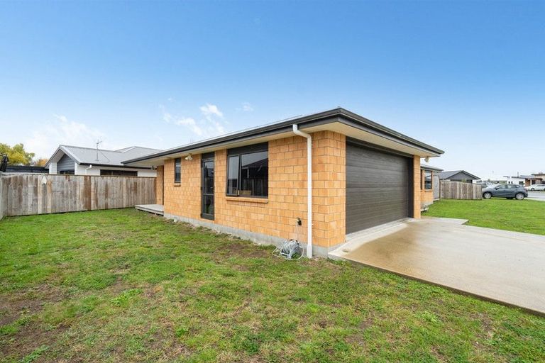 Photo of property in 1 Molesworth Street, Carterton, 5713