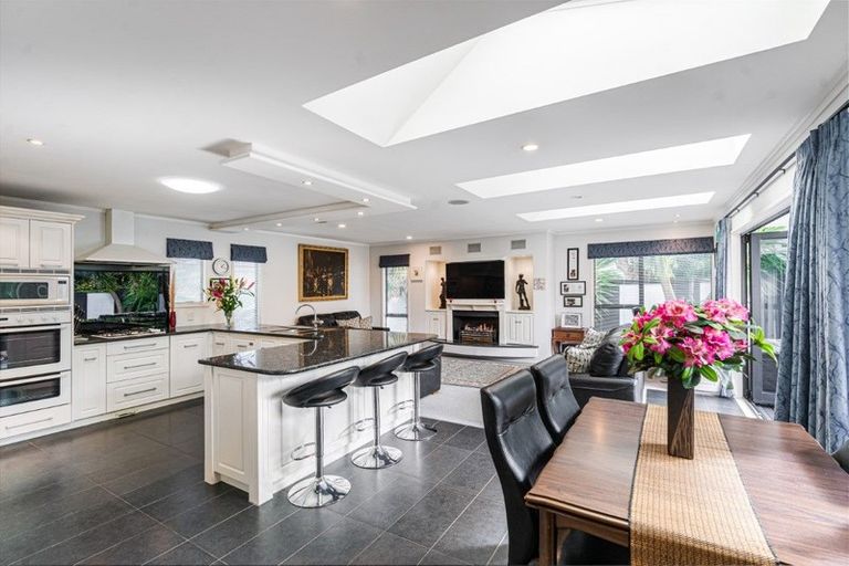 Photo of property in 10 Ander Place, Takapuna, Auckland, 0622