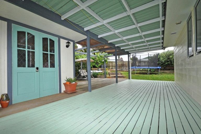 Photo of property in 2/7 Banksia Place, Goodwood Heights, Auckland, 2105