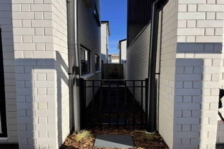 Photo of property in 8/22 Yeovil Road, Te Atatu Peninsula, Auckland, 0610