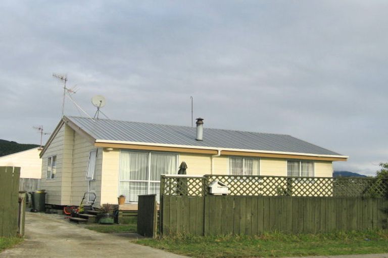 Photo of property in 124 Makarini Street, Paraparaumu, 5032
