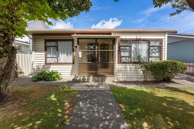 Photo of property in 4 Roxburgh Grove, Petone, Lower Hutt, 5012