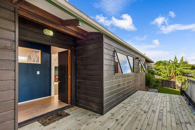 Photo of property in 10 Tokay Place, Huapai, Kumeu, 0810