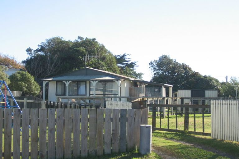 Photo of property in 2 Dodds Crescent, Otaki Beach, Otaki, 5512