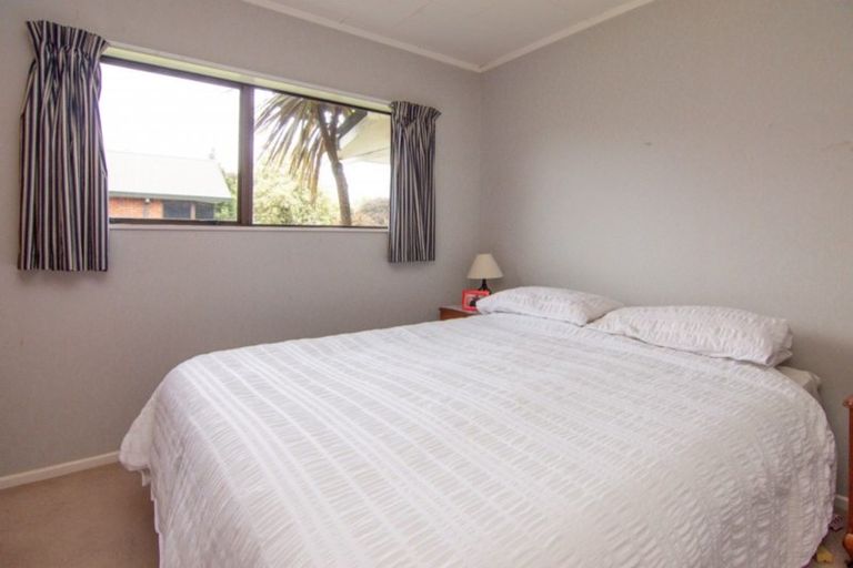Photo of property in 15 Hanmer Place, Highbury, Palmerston North, 4412