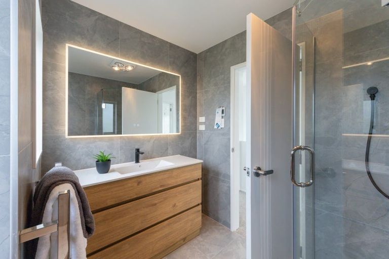 Photo of property in 298a Sunset Road, Windsor Park, Auckland, 0632