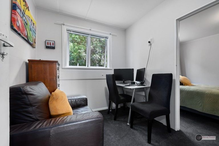 Photo of property in 51 Poto Road, Normandale, Lower Hutt, 5010