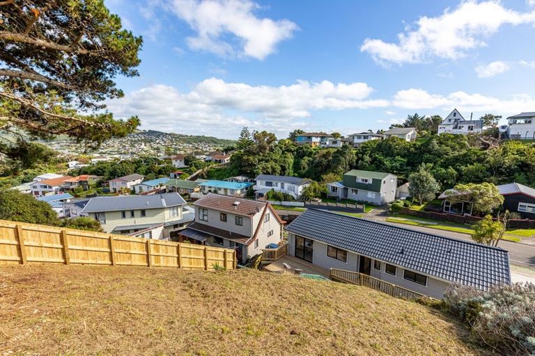 Photo of property in 62 Gloaming Hill, Titahi Bay, Porirua, 5022