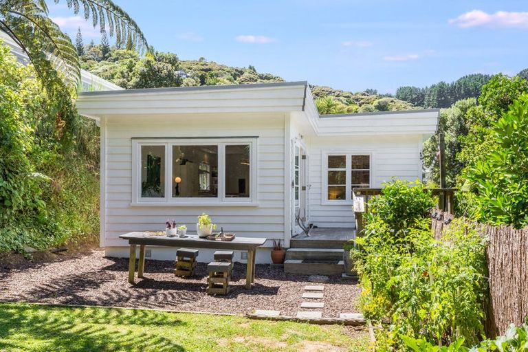 Photo of property in 63 Airlie Road, Plimmerton, Porirua, 5026