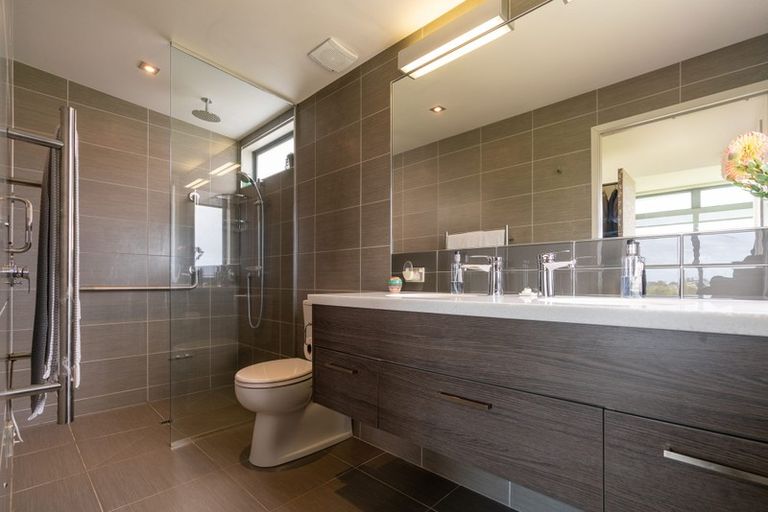 Photo of property in 116 Queens Road, Waikanae Beach, Waikanae, 5036