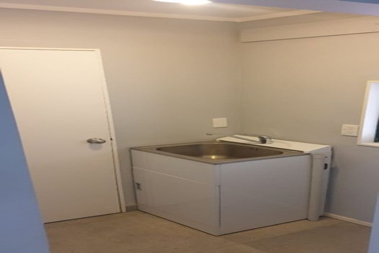 Photo of property in 2/21 Contessa Drive, Glenfield, Auckland, 0629