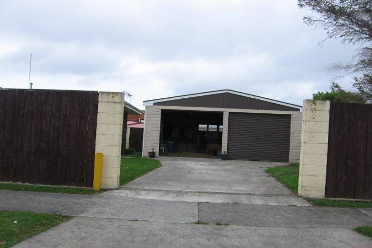 Photo of property in 18 Colonial Place, Kelvin Grove, Palmerston North, 4414