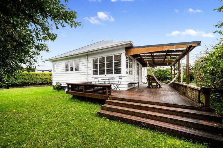 Photo of property in 42 Alice Street, Riverhead, 0820