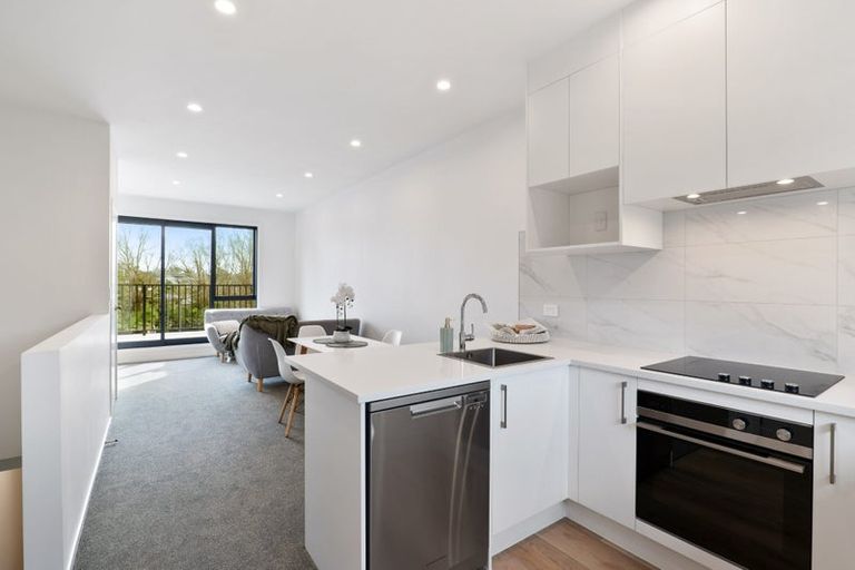 Photo of property in 3 Meg Lane, Glen Eden, 0602