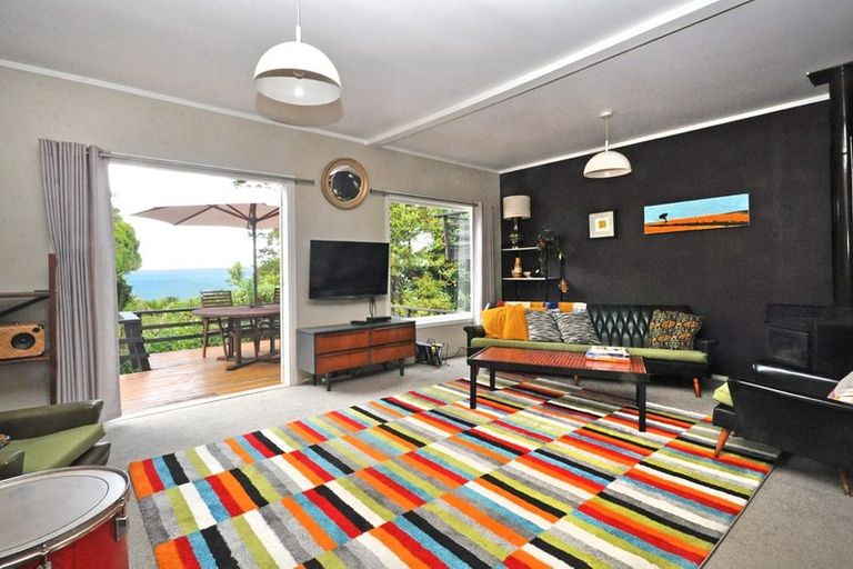 Photo of property in 42 Kauri Road, Laingholm, Auckland, 0604